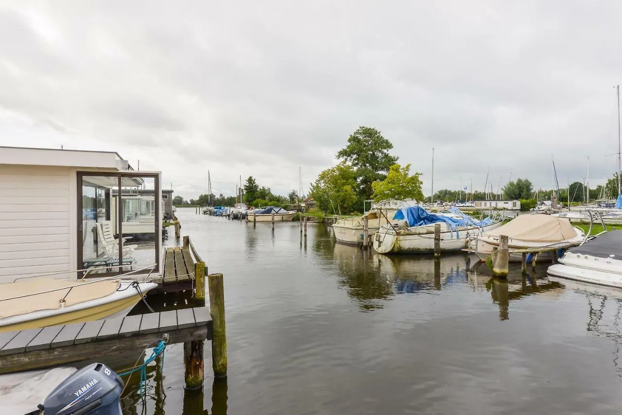 Bright And Comfortable Houseboat Aalsmeer Apartment