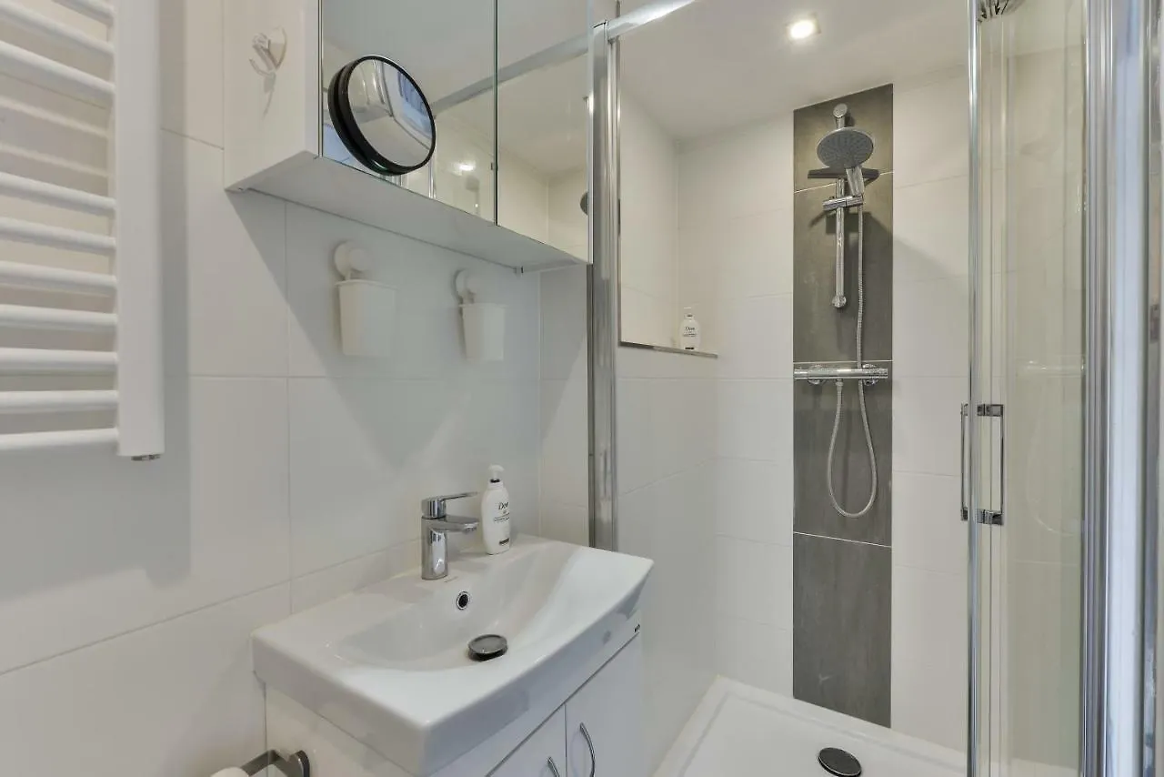 Bright And Comfortable Houseboat Aalsmeer Apartment