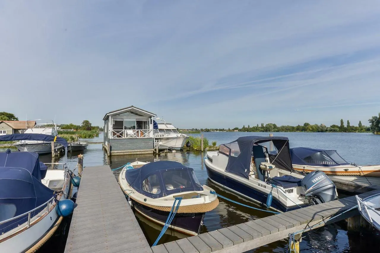 Bright And Comfortable Houseboat Aalsmeer Apartment