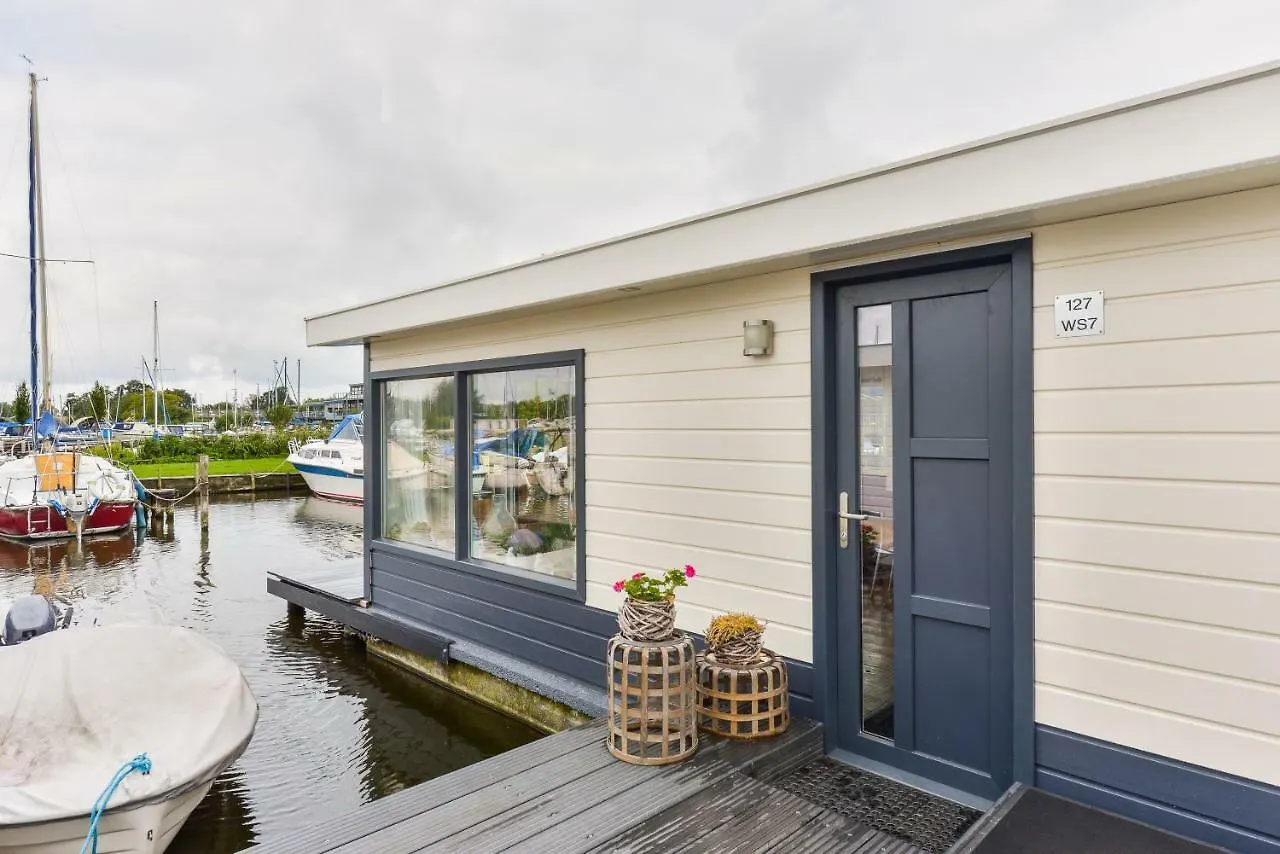 Bright And Comfortable Houseboat آلسمير هولندا